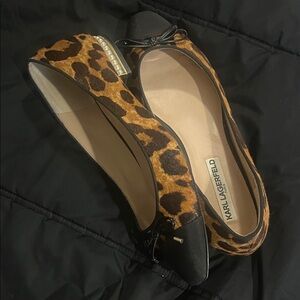 Karl Lagerfeld Animal Print Flats with Black Toe size 9 cap toe fur shoes pearl